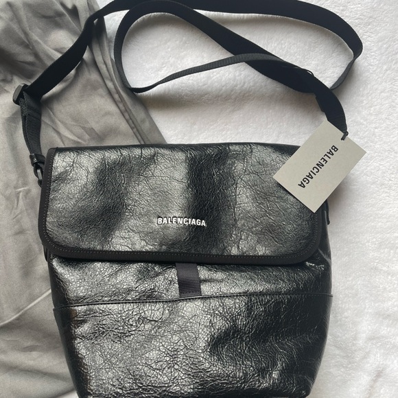 BALENCIAGA: Explorer Small Messenger Bag - Picture 3 of 9